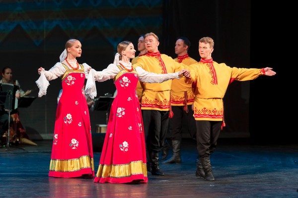 Концертная программа «Летели птицы райские, пели песни царские»