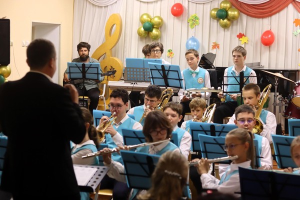 Отчётный концерт отделения духовых и ударных инструментов «Весенние трели»