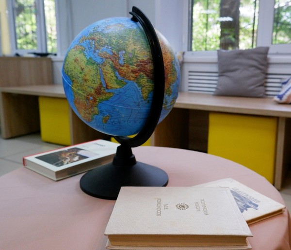 Информационно-познавательный час «Есть прекрасная планета и зовут ее – Земля!»