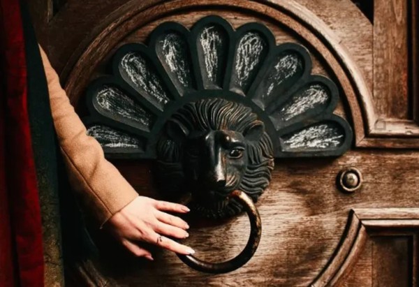 Секретный Петербург: фотопрогулка по дворам и парадным, куда самим не попасть