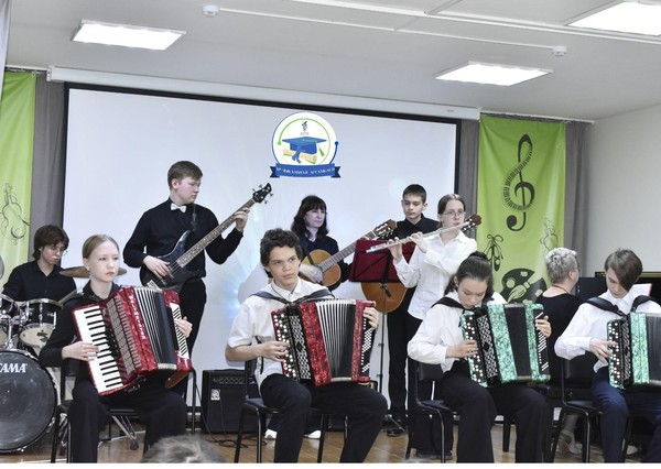 Отчетный концерт отделений народных инструментов «Весенний переполох»