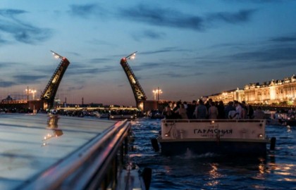 Разводные мосты: ночная прогулка по рекам и каналам к Дворцовому и Троицкому мостам
