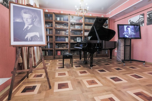 Концерт «Вечер фортепианной музыки: И. Брамс, В. А. Моцарт, К. Дебюсси, Д. Шостакович»