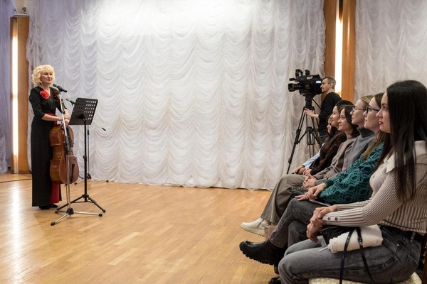 Литературно-музыкальная гостиная «Ноты и строки»