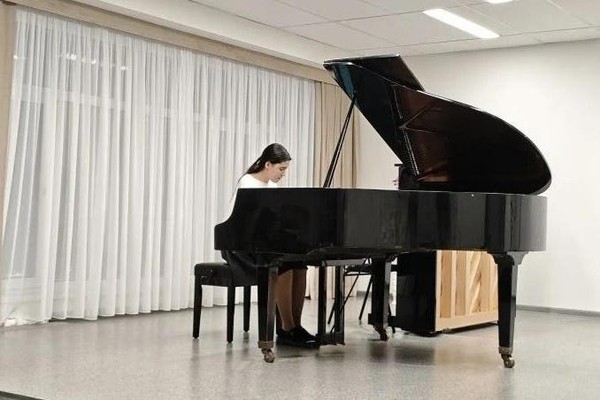 Внутришкольный фестиваль ансамблевого исполнительства «ДВА РОЯЛЯ»