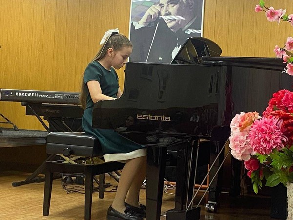 «Его величество рояль»