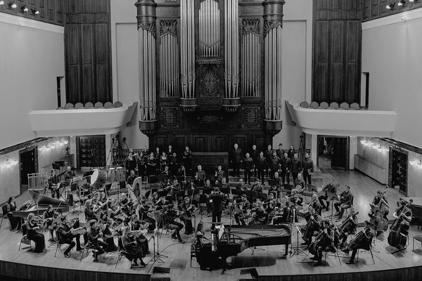 Оркестр «CAGMO» Симфония МТВ при свечах