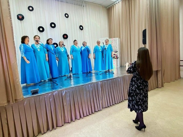 Концертная программа клубных формирований старшего поколения вокальных ансамблей «Тау голлэре», «Соловушки», «ЛИЗА»