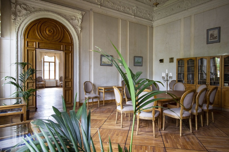 Экскурсия «История дома: от купеческого особняка до столичной читальни»