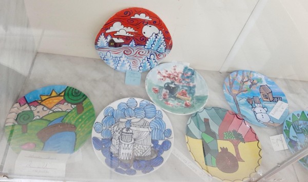 Выставка декоративных расписных тарелок