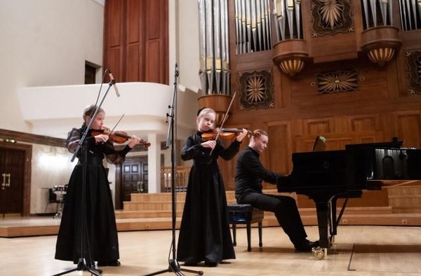 Отчетный концерт струнно-смычкового отдела «Струны вдохновения»