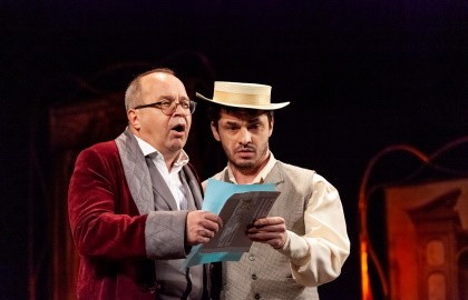 Д-Р. Спектакль театра Чехова