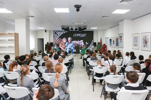 Литературно-творческий час «Магия сахалинского орнамента»