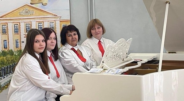 Концерт «Гармония звуков восьми рук»