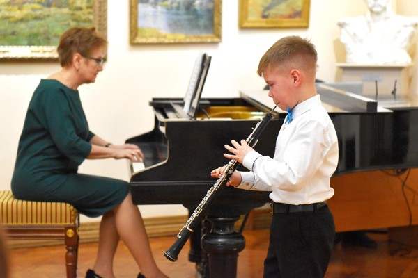 Внутришкольный проект «Музыкальная гостиная» «Певец жизни, солнца и молодости»