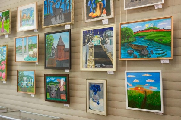 Выставка работ учащихся студии рисования «Непростой карандаш»