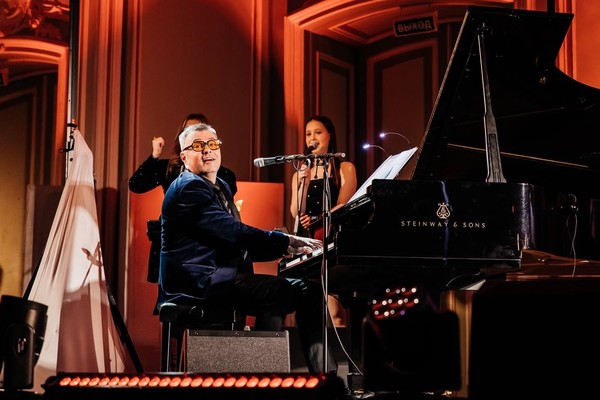 Он — Сэр Элтон Джон. Трибьют