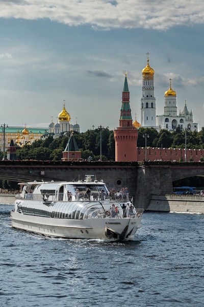 Парад судов в честь открытия летней навигации на Москве-реке