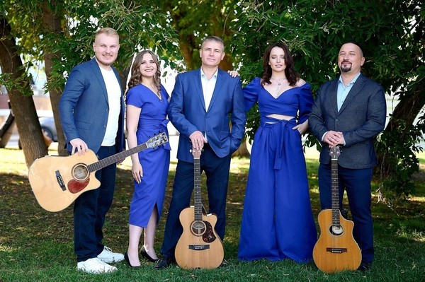 Бард-бэнд «Те самые» с концертной программой «Хочется взлететь»