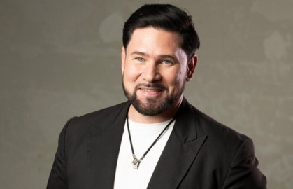 Заслуженный артист Краснодарского края Николай Колчевский – Певец у микрофона