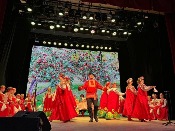 «За околицей»