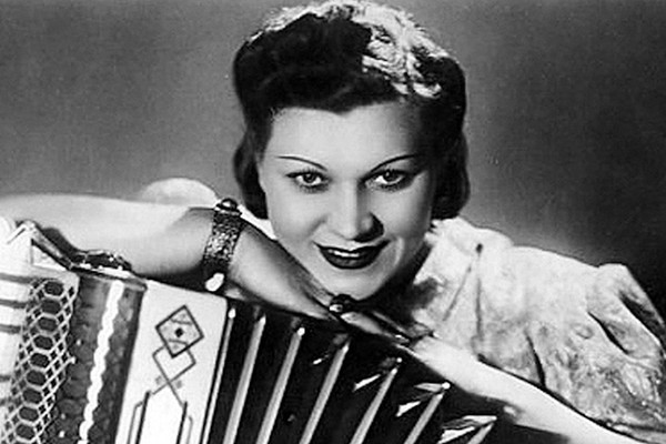 Музыкальная гостиная «Пока живу – пою!»