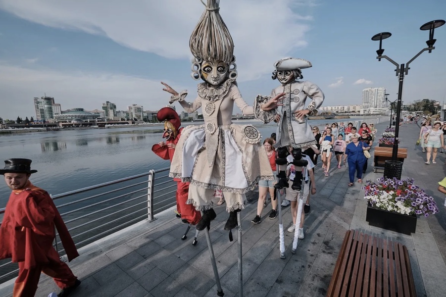 Код доступа: «Театр». Два голоса в диалоге с городом