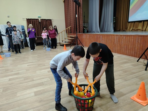 Развлекательная, игровая программа «Самые сильные, самые ловкие»