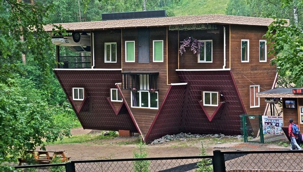 Спектакль «Дом, где все кувырком»