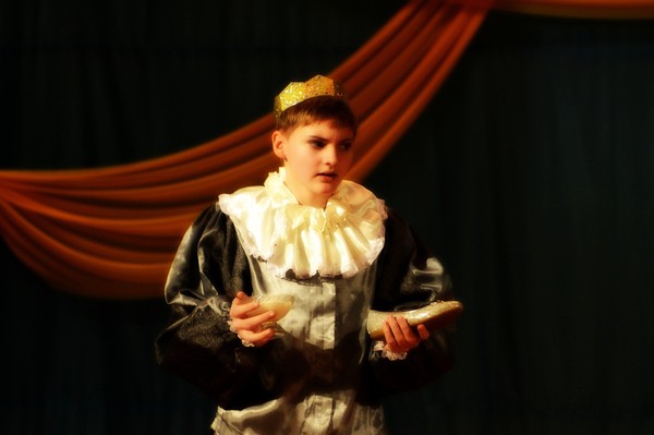 «Золушка» спектакль театральной студии ДК «Луговая» по пьесе Евгения Шварца