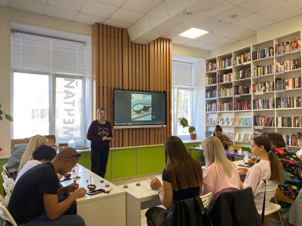 Литературная живопись «Интерьерная картина по мотивам любимых книг»