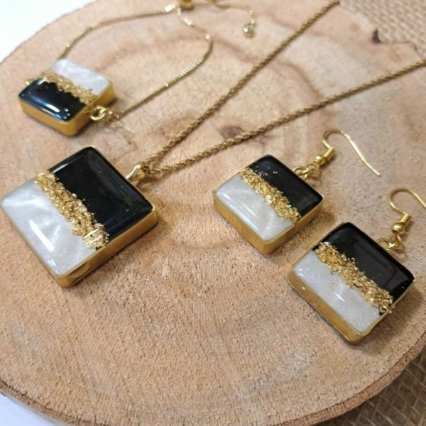 20-26.04 в 16.00 и в 18.30 Мастер-классы по работе с эпоксидной смолой.