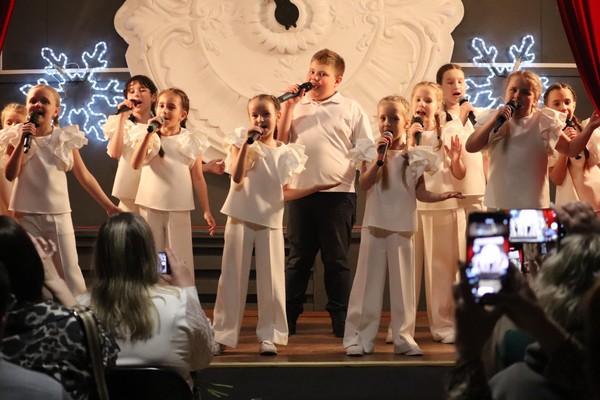 Отчетный концерт эстрадно-вокальной студии «Фантазия»: «Хит-парад звезд»