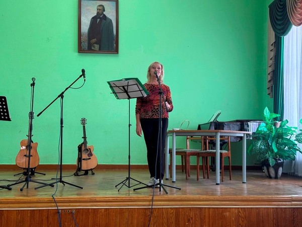 Музыкально-поэтический вечер Ольги Лукашёвой «На струнах весны»