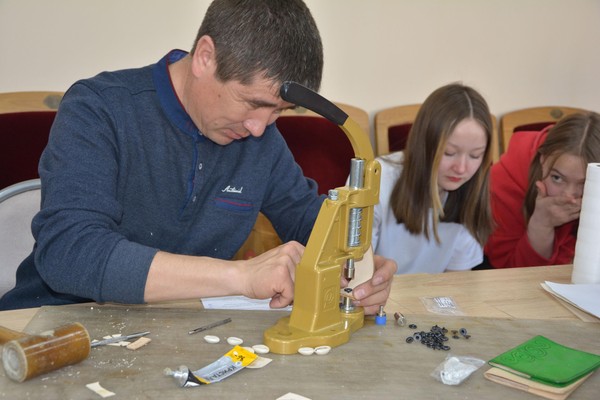 Мастер-класс «Брелок в этническом стиле»