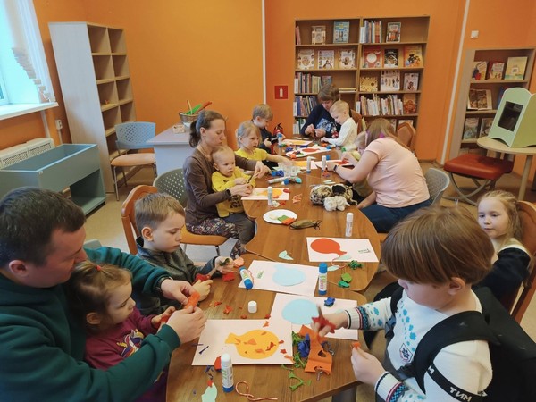 Мы шагаем Первомаем