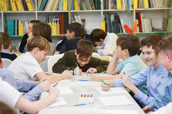 Тематический час «Он нарисовал сказку»