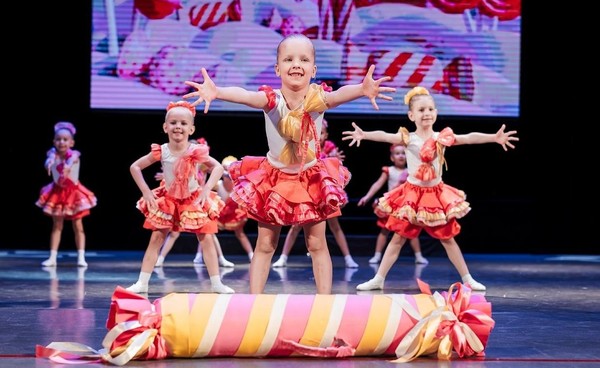 Спектакль «Лепестки счастья»