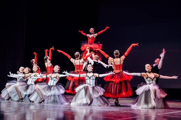 Концертная программа «Танцуем»