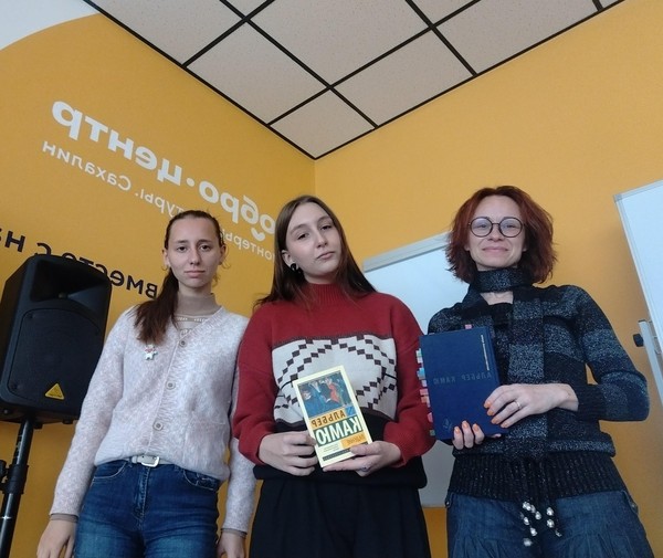 Заседнеи книжного клуба «12 стульев»