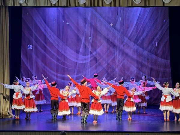 Концерт «Рисуя на сцене народный узор»