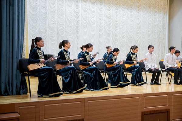 Концерт образцового ансамбля осетинских народных инструментов