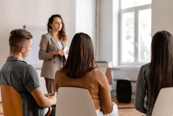 Лекция «От переживания к представлению и обратно: театральные системы»