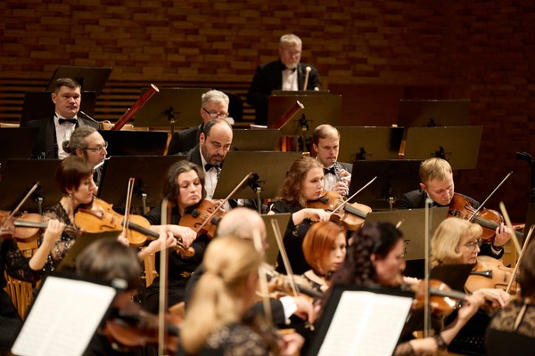 Три кантаты