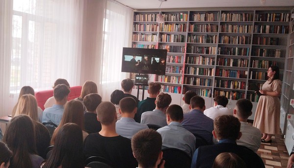 Информационно-познавательный час «Немые свидетели: артефакты войны»