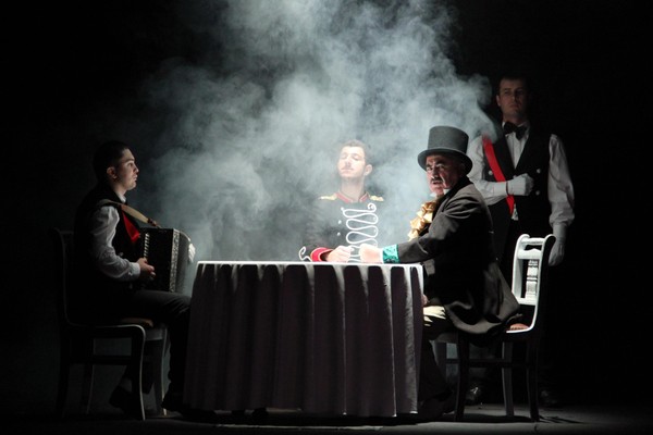 Народная артистка РД Зарифа Кухмазова читает стихи Сергея Есенина