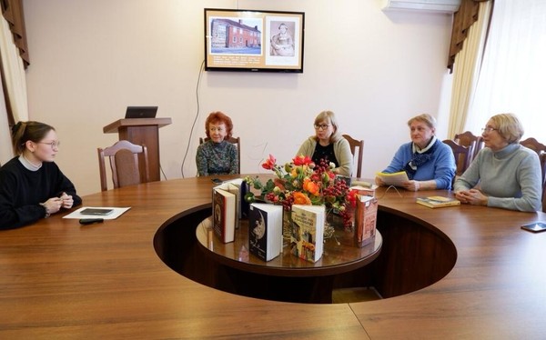 Заседание читательского клуба «У Крупской на Эспланадной»