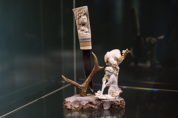 Экскурсия по выставке «ДНК клинка»