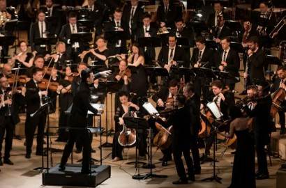 Симфонический оркестр и хор musicAeterna, Т. Курентзис