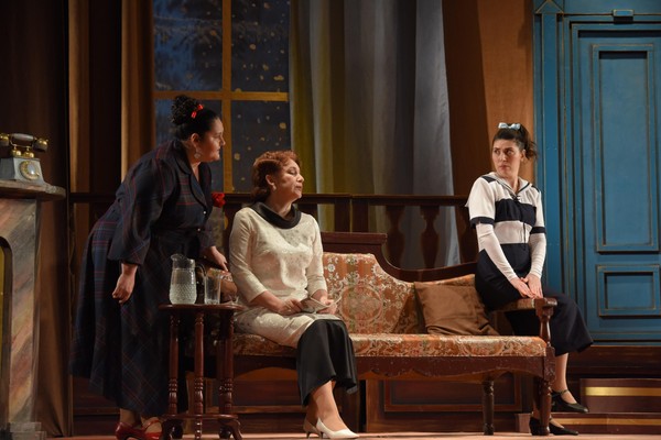 Спектакль «Восемь любящих женщин»